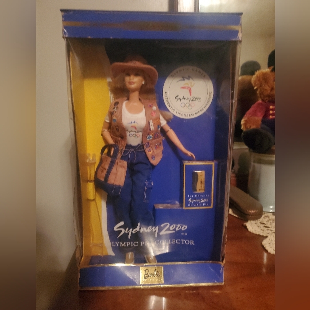 Barbie Sydney 2000 Olympic Collector Doll with Blue and Tan Outfit